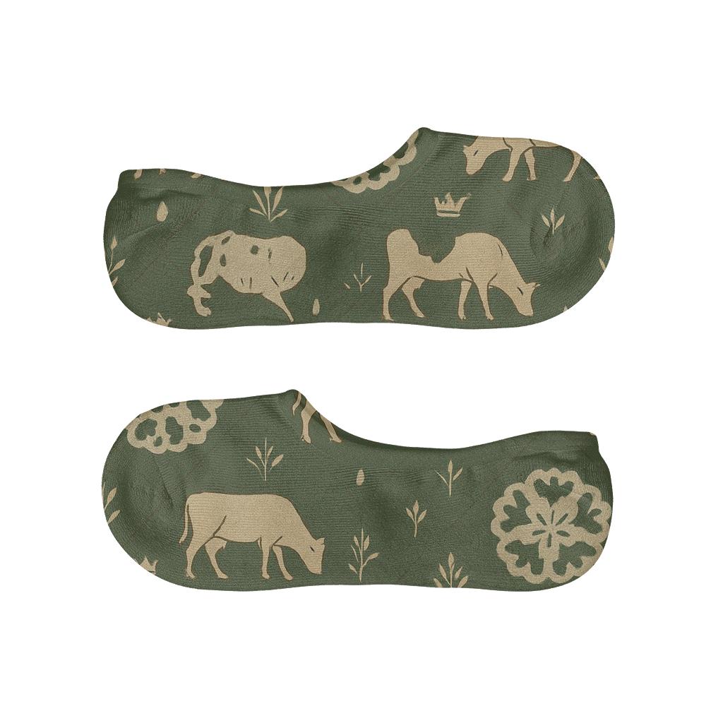 Milk And Meadow Tile With Cow anti-slip no-show socks