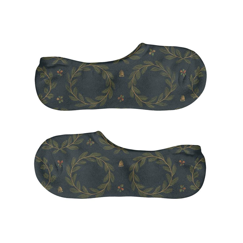Wreath Nested Concentric Laurel Medallions On Deep Navy designer print no-show socks