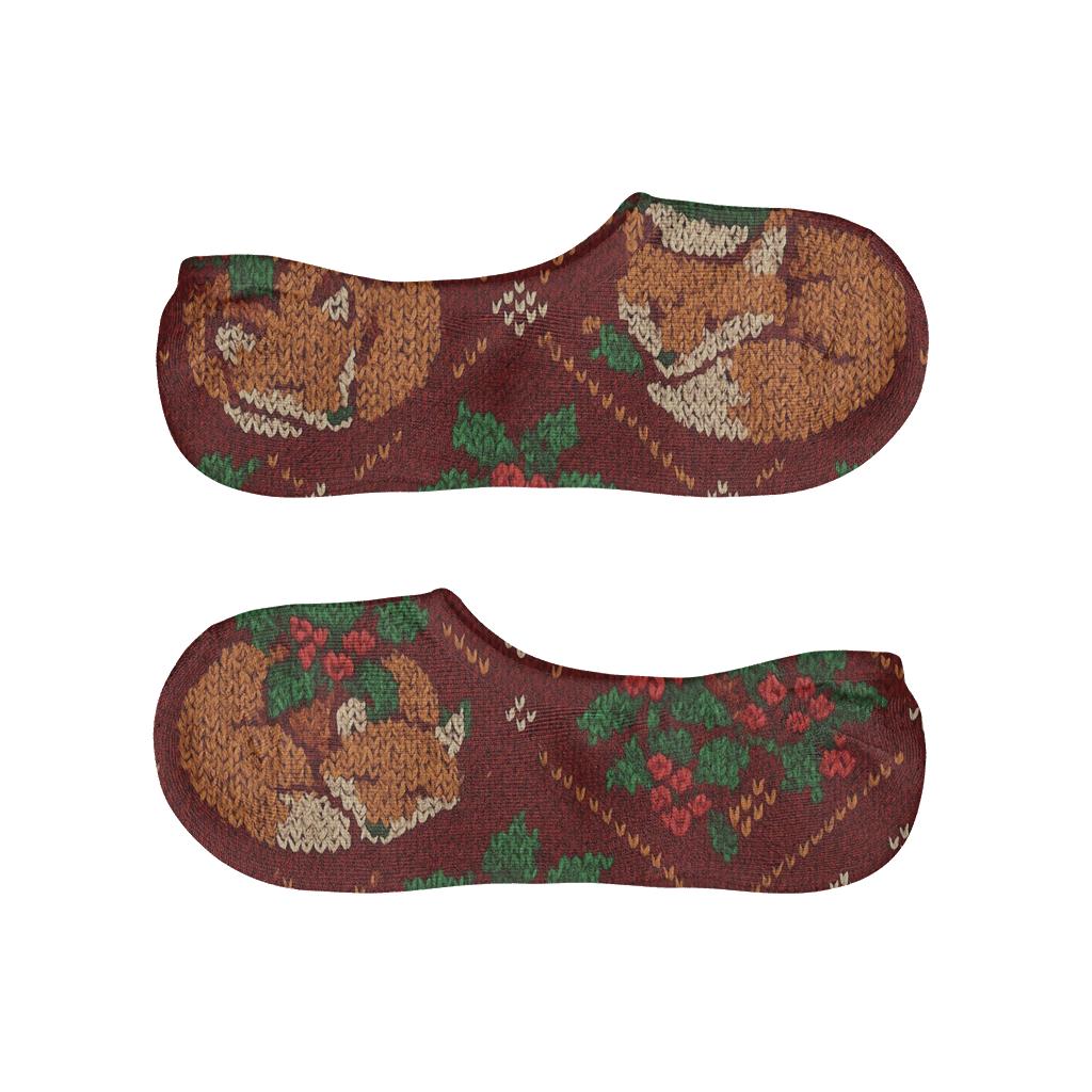 Cozy Knit Fox And Holly Lattice On Red Background comfortable low-cut socks