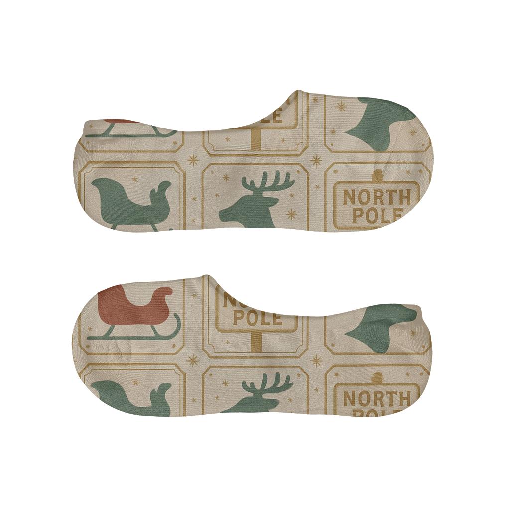 Vintage Poster Sleigh Parade, Santa Claus Edition low cut no-show socks