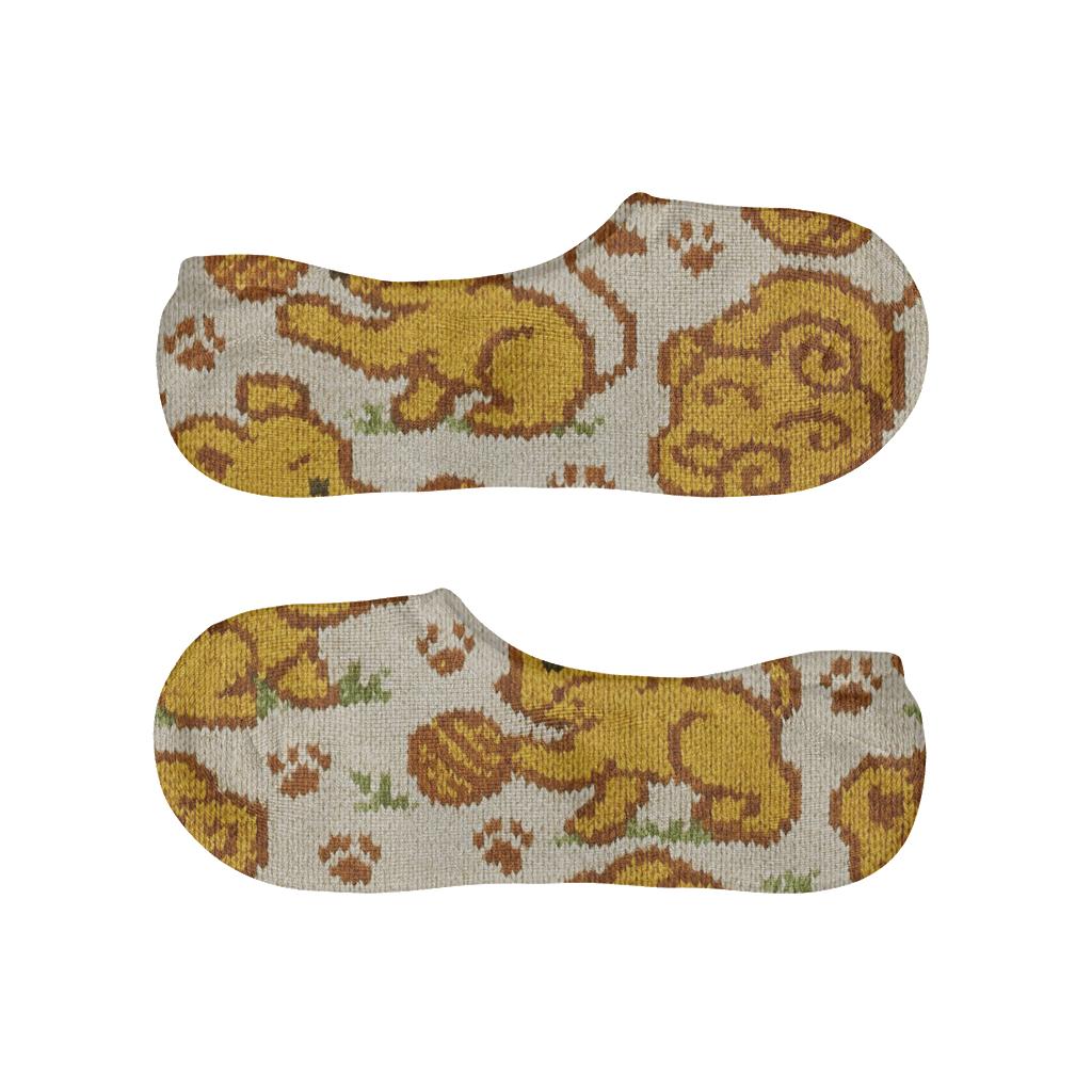 Knitted Illusion Grid with Lion Cub Play No Show Socks