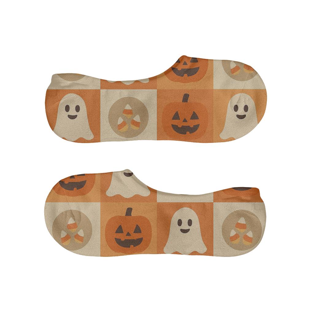 Ghost And Pumpkin Checkerboard Medallions On Proper Neutral Background comfortable low-cut socks