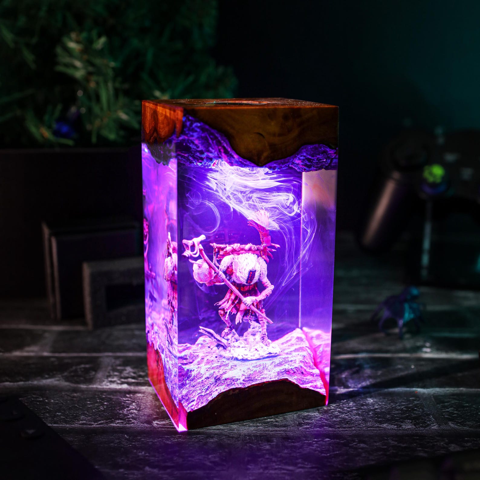 Monoco Clair Obscur Expedition Epoxy Wood Lamp