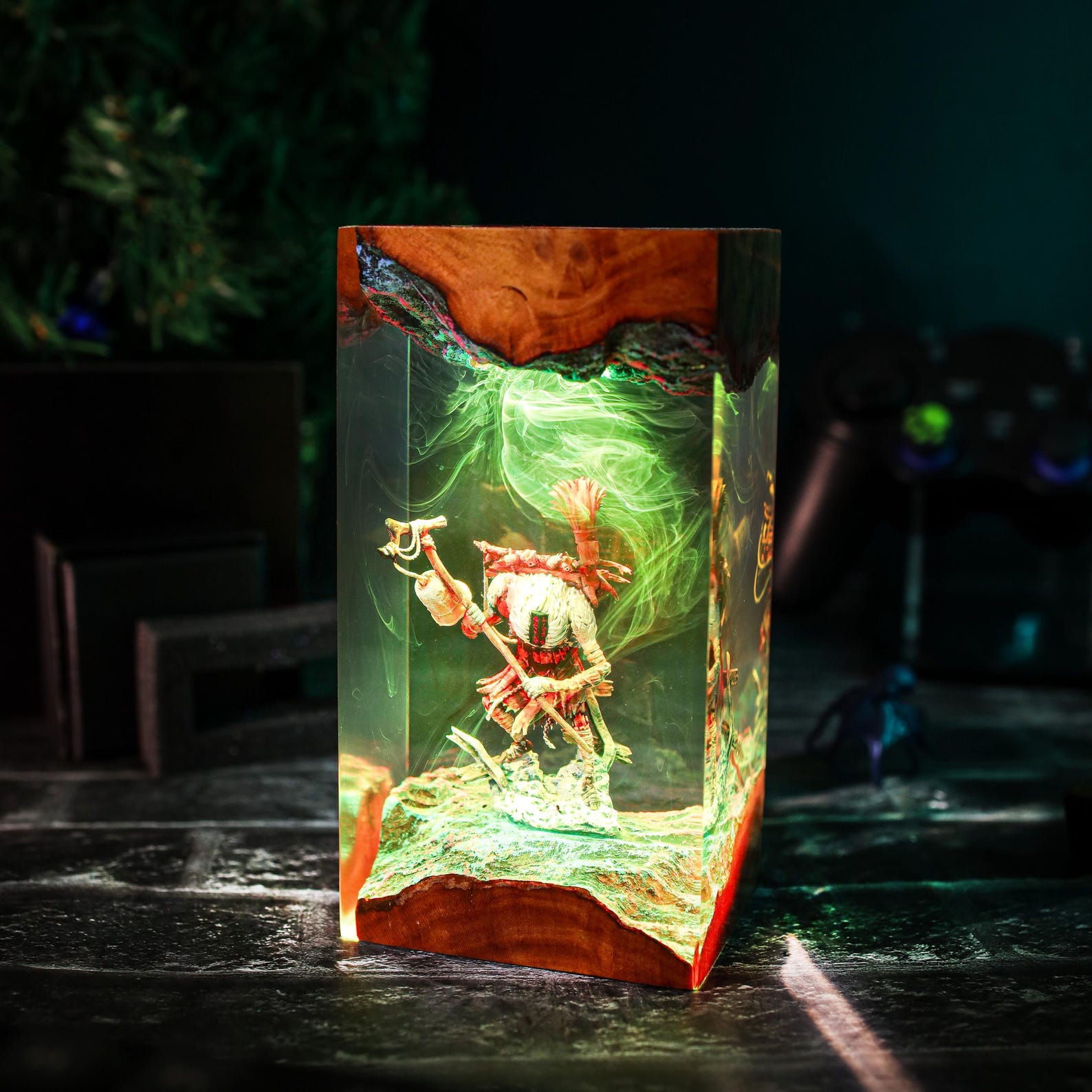 Monoco Clair Obscur Expedition Epoxy Wood Lamp