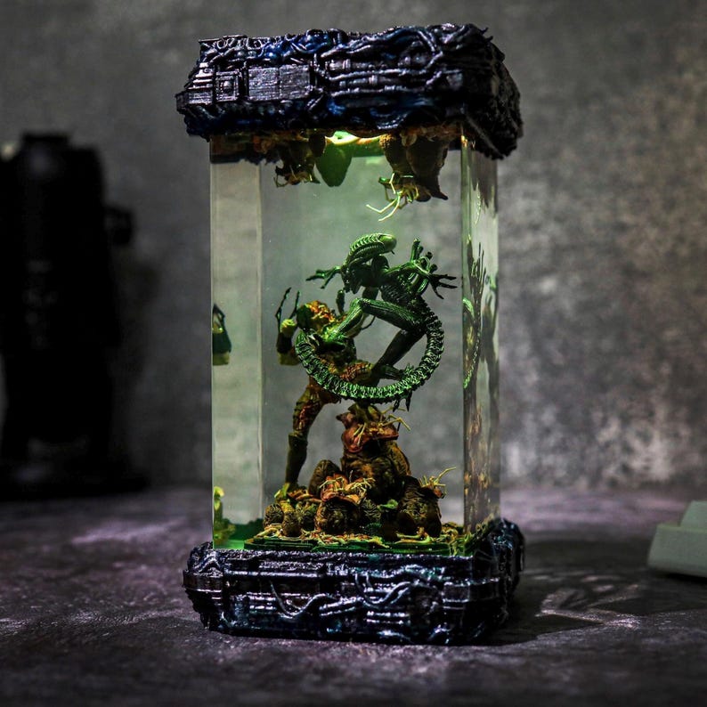 Xenomorph Predator Resin Epoxy Alien Lamp
