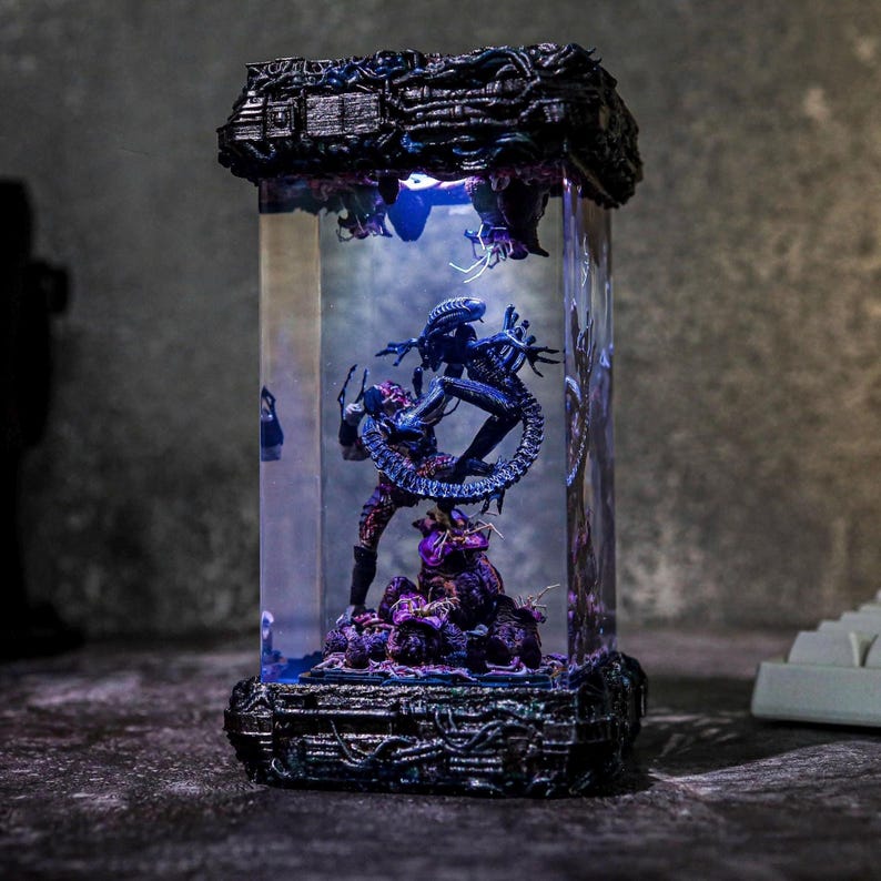 Xenomorph Predator Resin Epoxy Alien Lamp