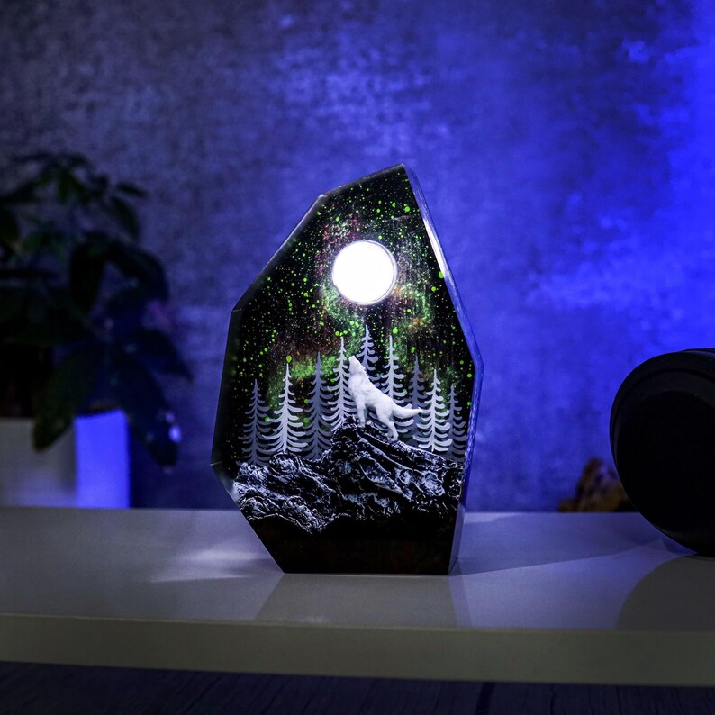 Wolf In Hunters Moon Aurora Borealis Lamp