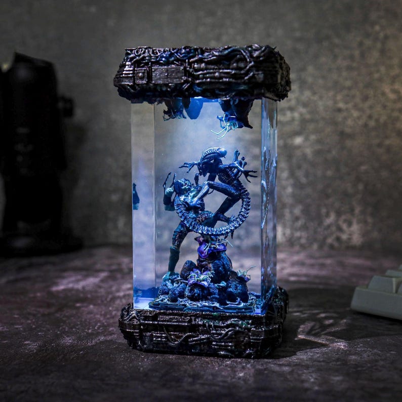 Xenomorph Predator Resin Epoxy Alien Lamp