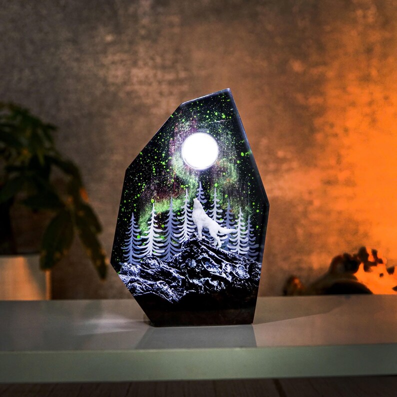 Wolf In Hunters Moon Aurora Borealis Lamp