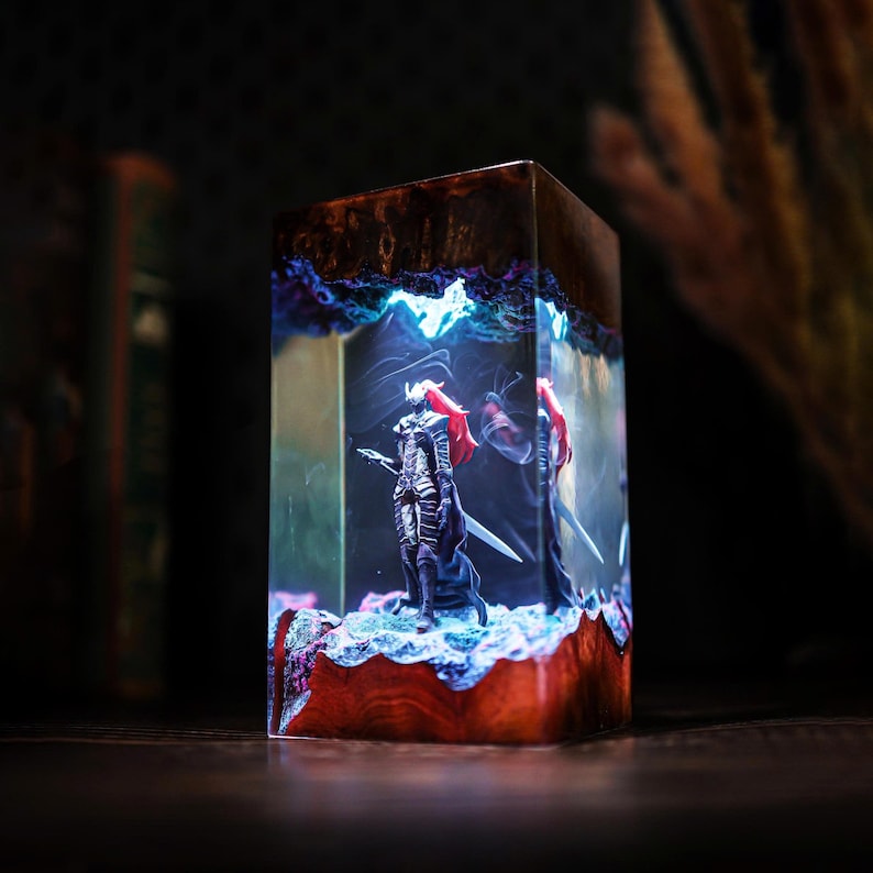 Sung Ji Woo Resin Epoxy Fantasy Anime Lamp