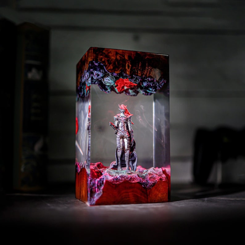 Sung Ji Woo Resin Epoxy Fantasy Anime Lamp