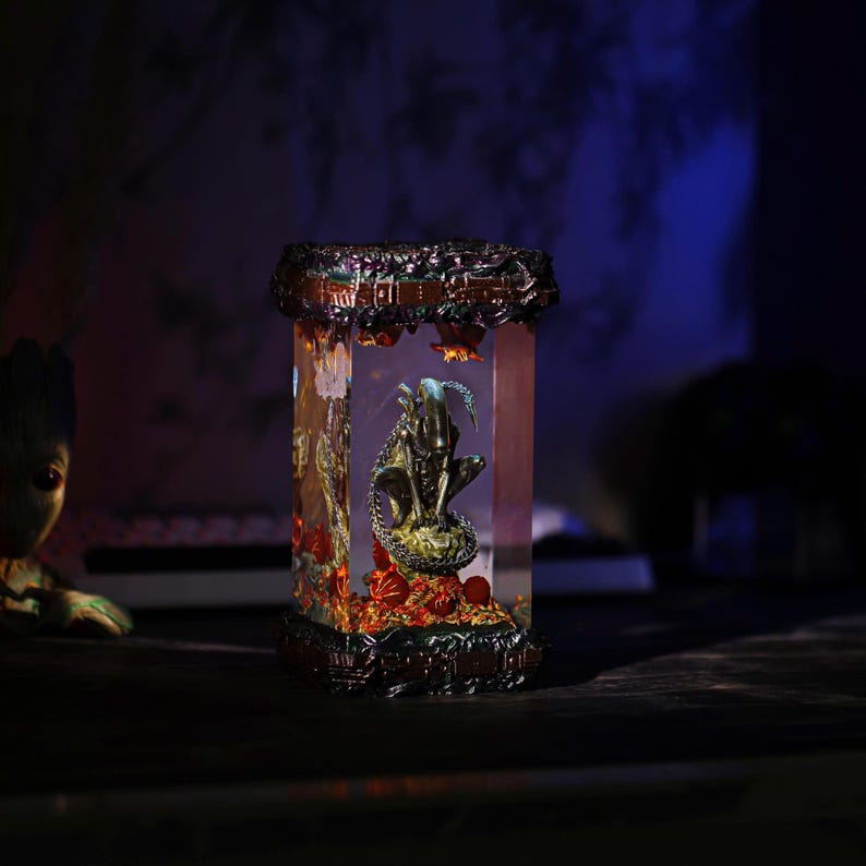 Diorama Xenomorph Epoxy Lamp Alien Night Light