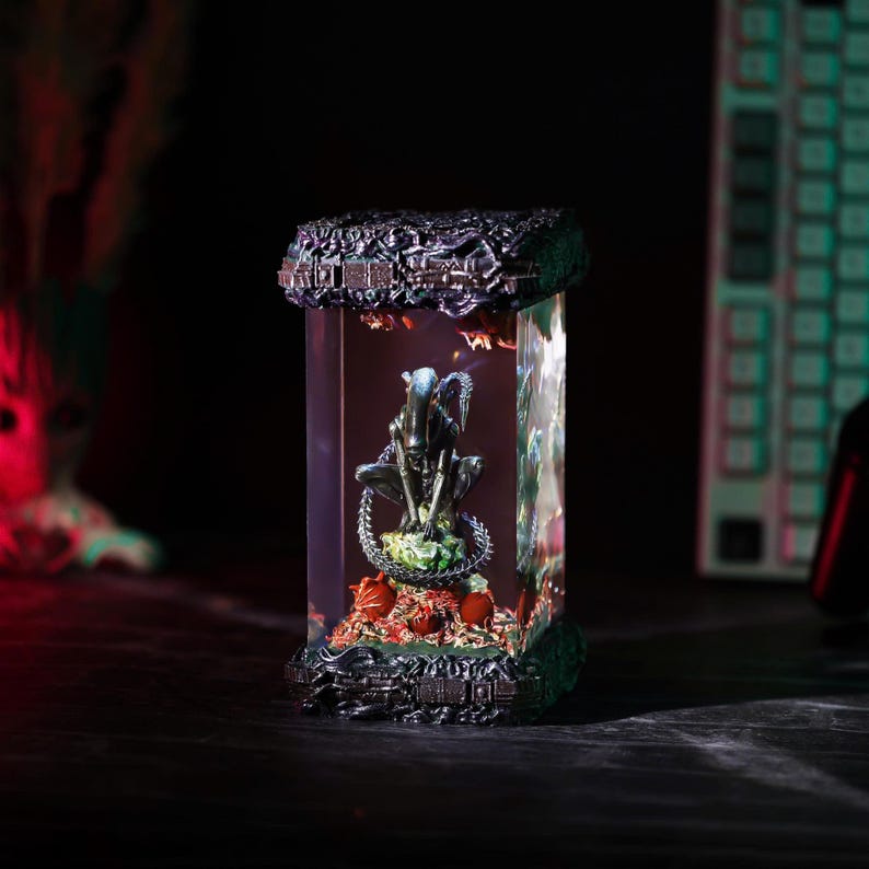 Diorama Xenomorph Epoxy Lamp Alien Night Light