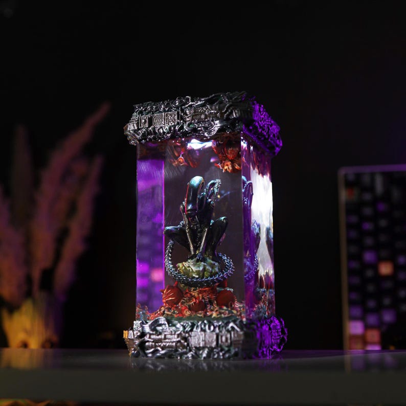 Diorama Xenomorph Epoxy Lamp Alien Night Light