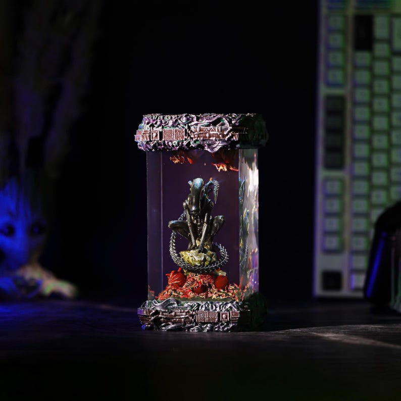 Diorama Xenomorph Epoxy Lamp Alien Night Light