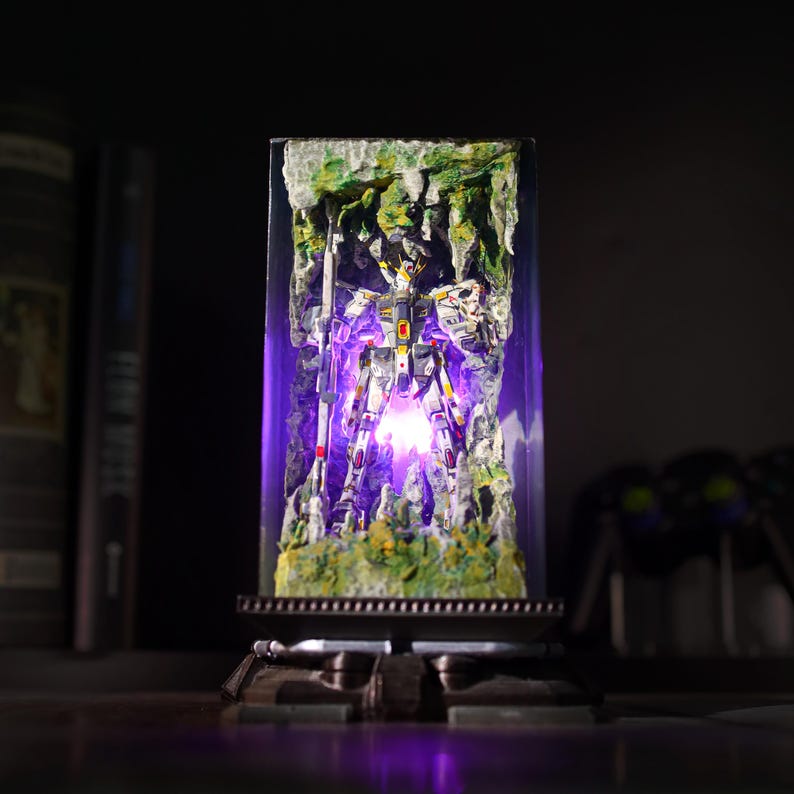 Rusted Mecha Gundam Resin Diorama Lamp Decor