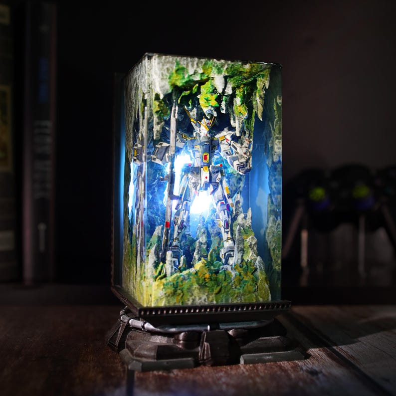 Rusted Mecha Gundam Resin Diorama Lamp Decor