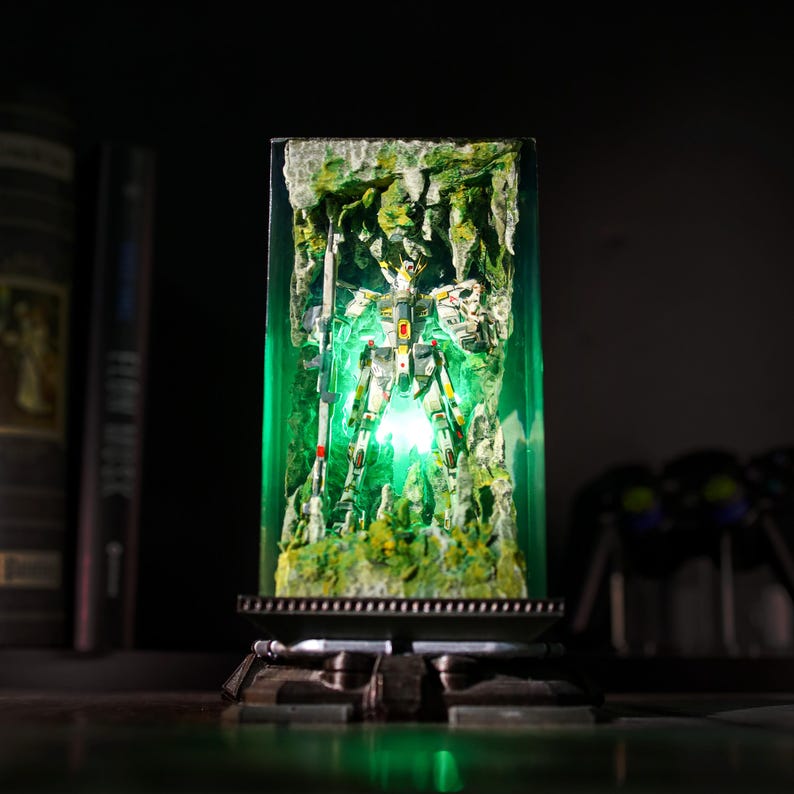 Rusted Mecha Gundam Resin Diorama Lamp Decor