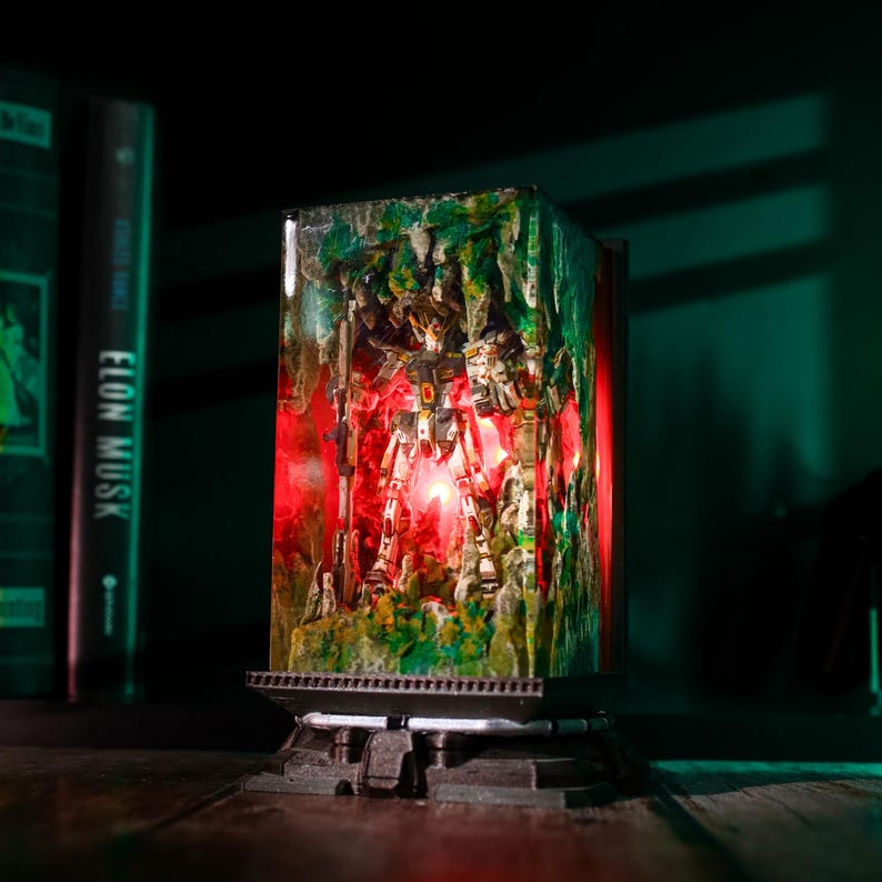 Rusted Mecha Gundam Resin Diorama Lamp Decor