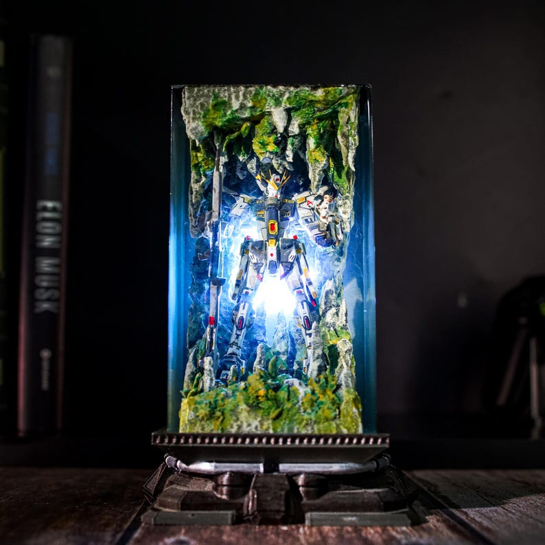 Rusted Mecha Gundam Resin Diorama Lamp Decor
