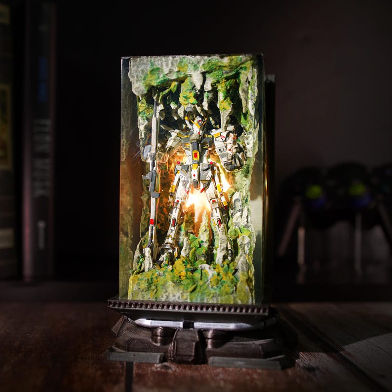 Rusted Mecha Gundam Resin Diorama Lamp Decor