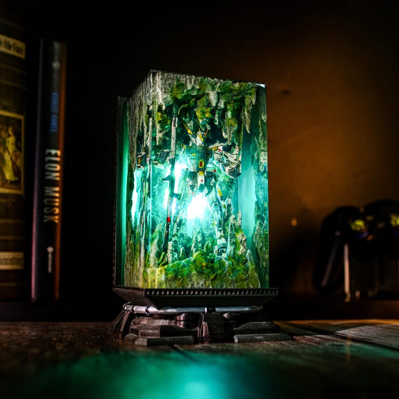Rusted Mecha Gundam Resin Diorama Lamp Decor