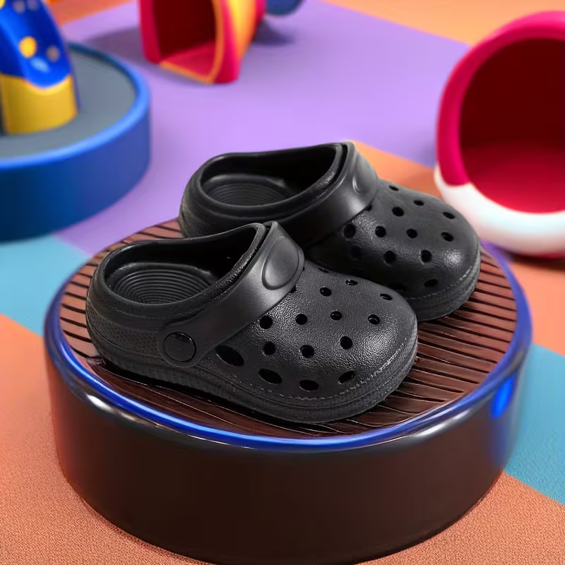 Stylish Slippers With Adjustable Straps