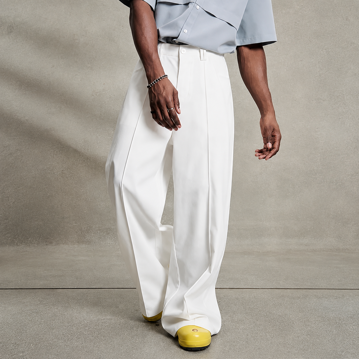 Loose Fit Casual Trousers with Classic Pocket Design for Men