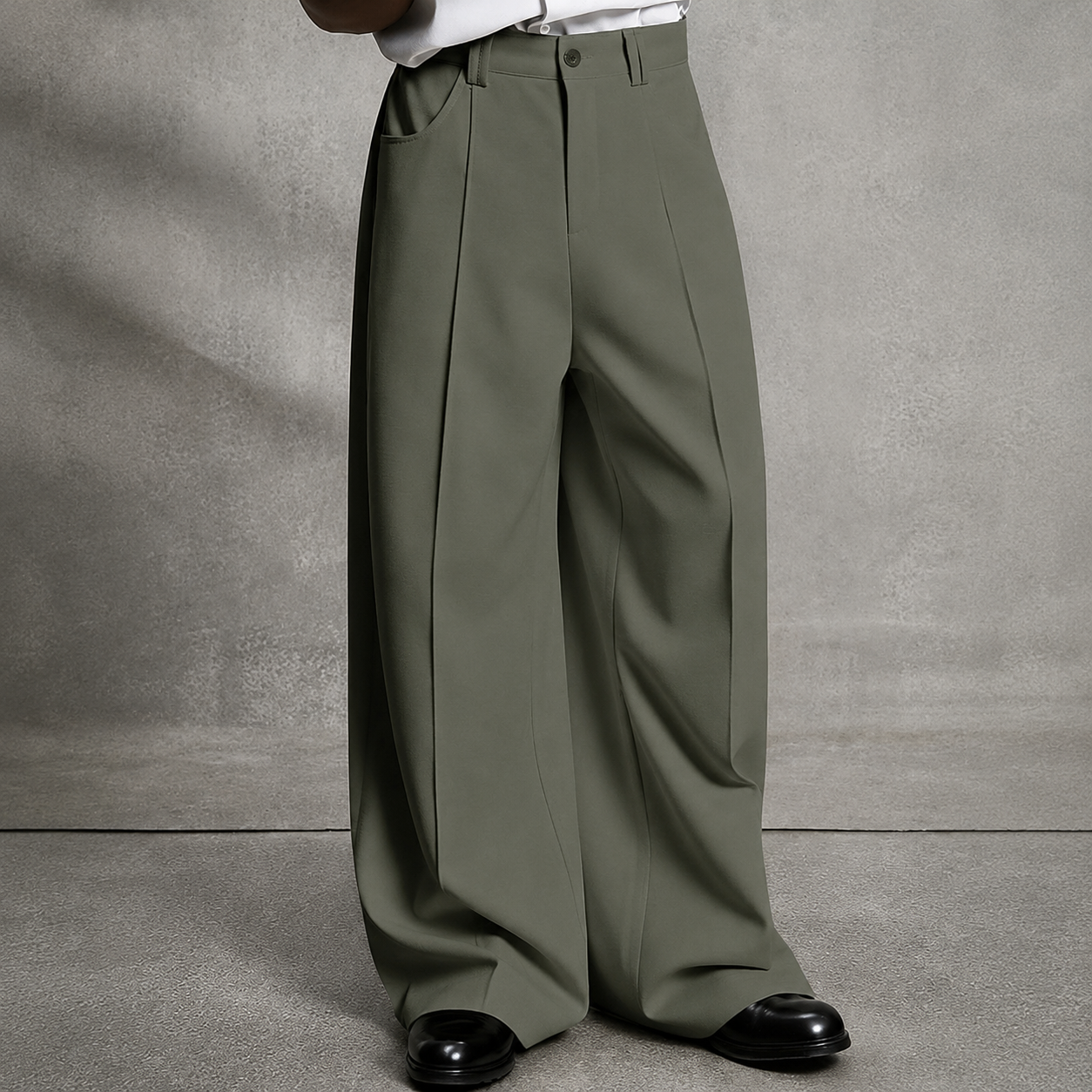 Loose Fit Casual Trousers with Classic Pocket Design for Men