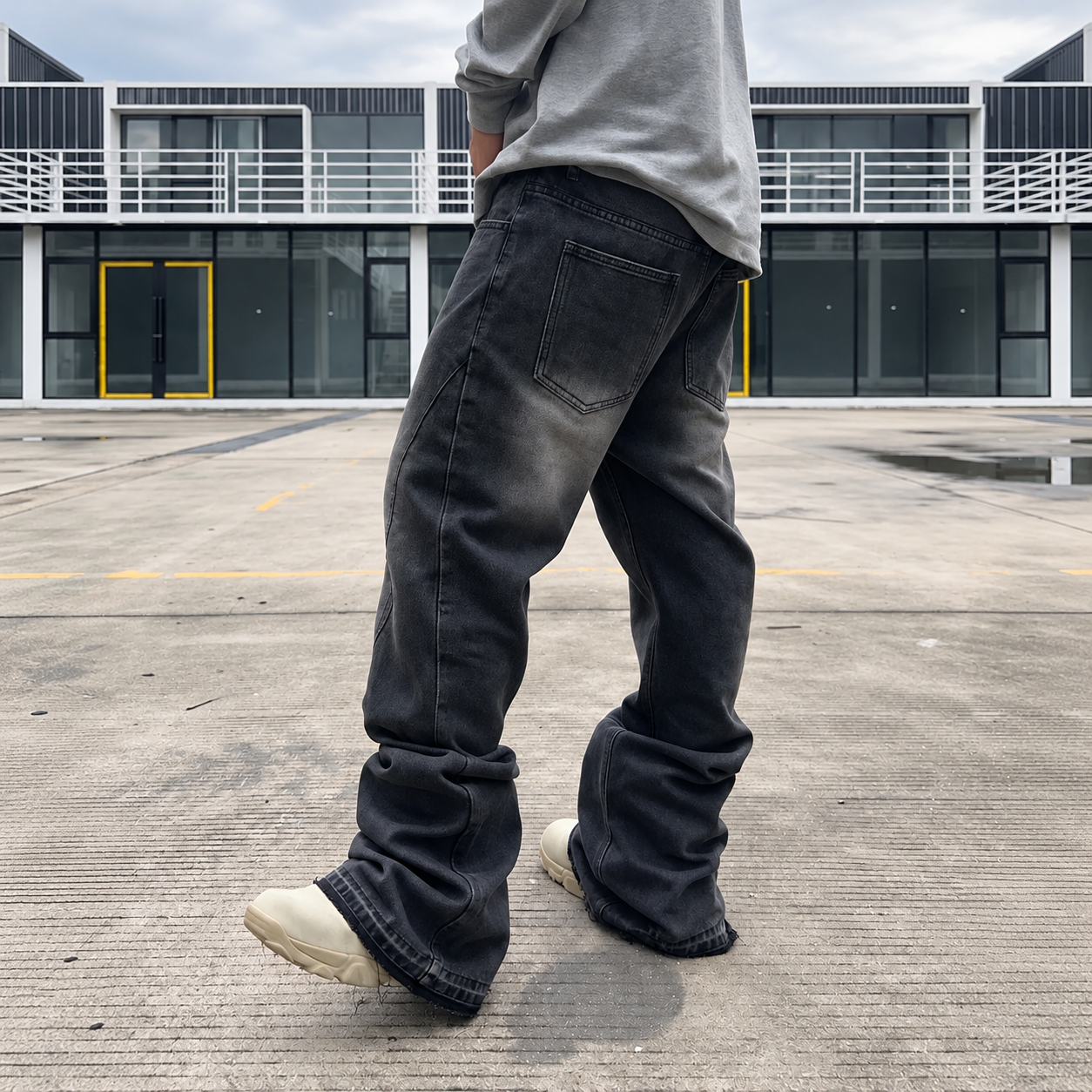 Washed Flared Pocket Slim Fit Cargo Denim Jeans For Men