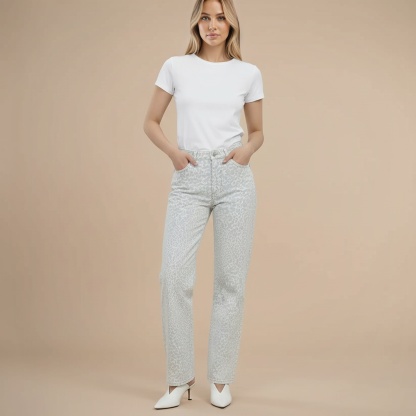 Mid Rise Casual Denim Jeans With Straight Fit For Women