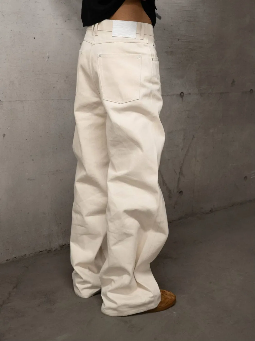 130Z Wide Leg Raw DenimTimeless Raw Denim Jeans With Wide Fit - Image 3