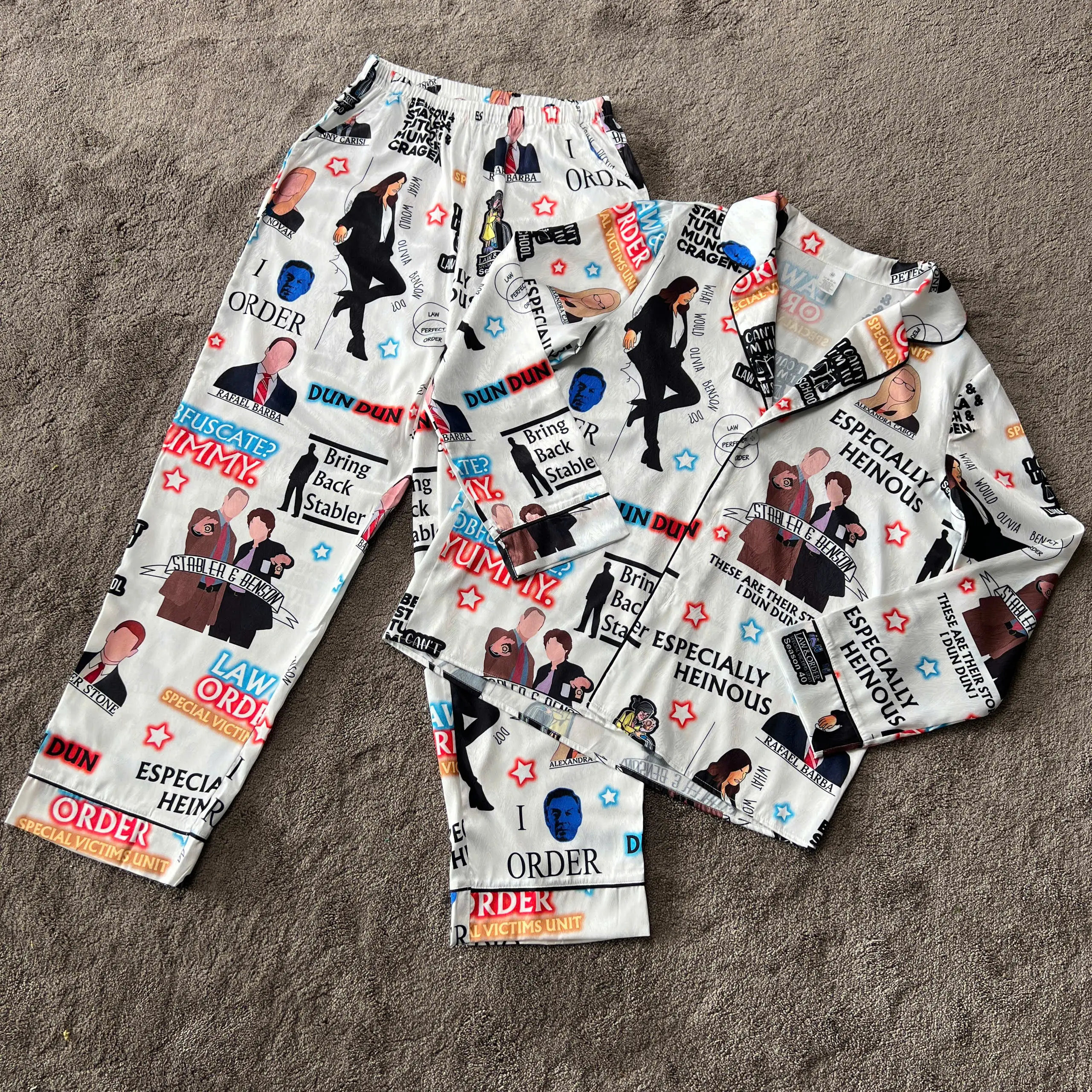 Two Piece Holiday Graphic Pajama Set With Long Pants For Women