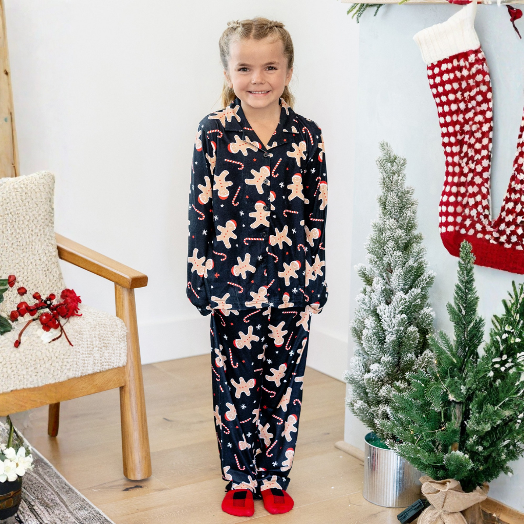 Christmas Gingerbread Print Matching Family Pajama Set With Festive Socks