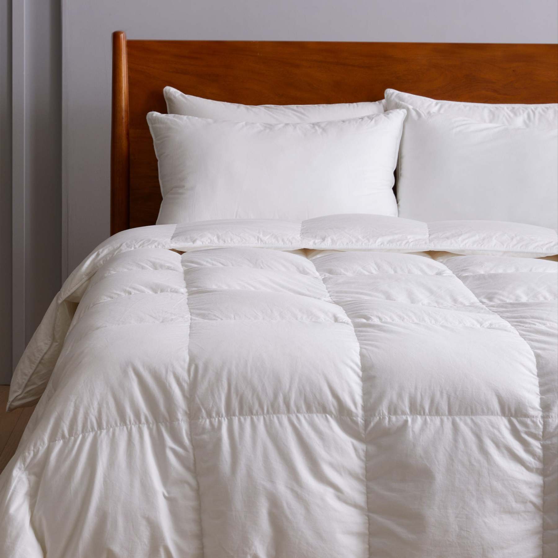 Down Alternative White Comforter
