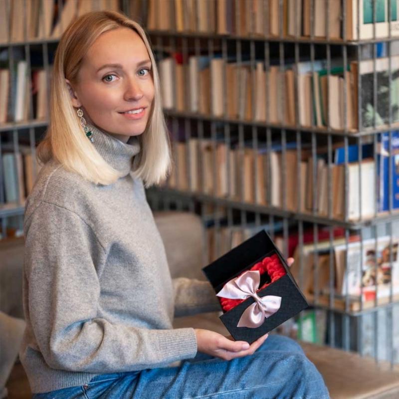 Luxurious Velvet Rose Gift Box With Custom-Personalized Jewels