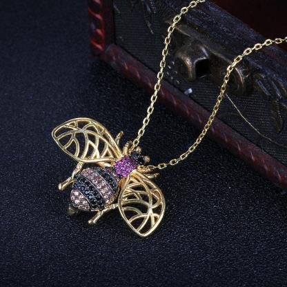 Crystal Vintage Bee Necklace for Women - Dress Coat Accessories for Women - Fashion Accessories for Women - Cute Jewelry for Women - Vintage Jewelry - Personalized Jewel