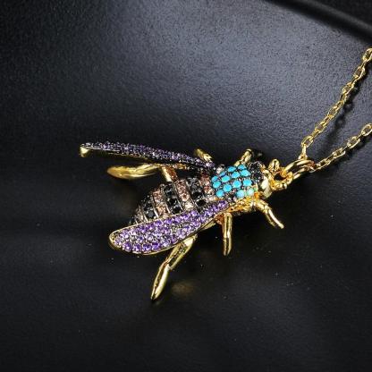 Fashion Necklace for Women - Bee Insect Pendant Necklace for Women - Stylish Accessory for Women- Jewelry for Girls - Personalized Jewel