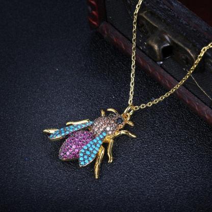 Women’s Crystal Bee Insect Pendant Necklace, Trendy Fashion Jewelry - Personalized Jewel