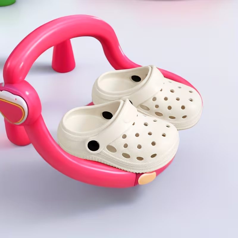 Stylish Slippers With Adjustable Straps