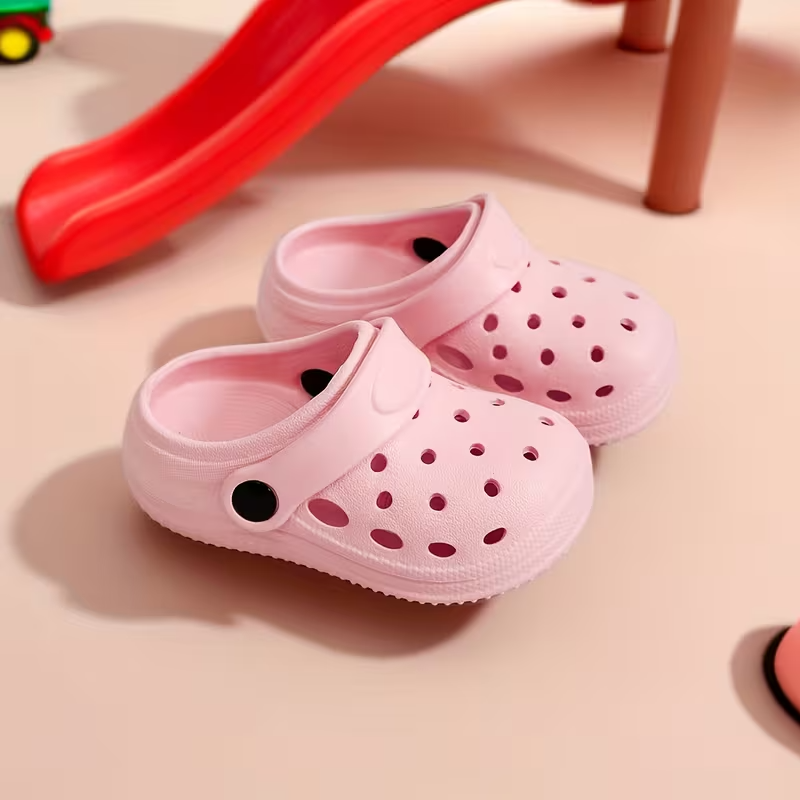 Stylish Slippers With Adjustable Straps