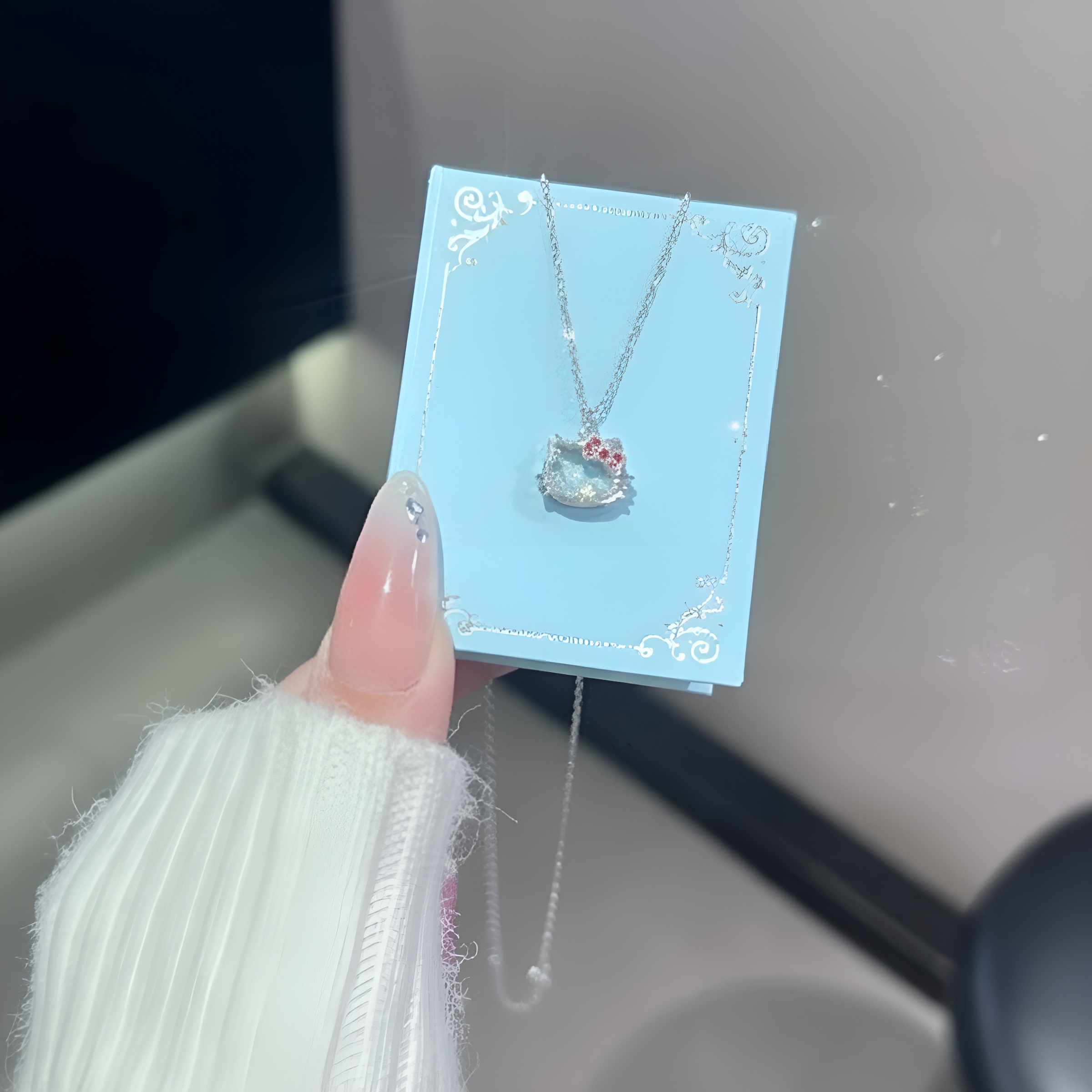 Shiny Plated Kitty Shaker Pendant Necklace With Multicolor Stones