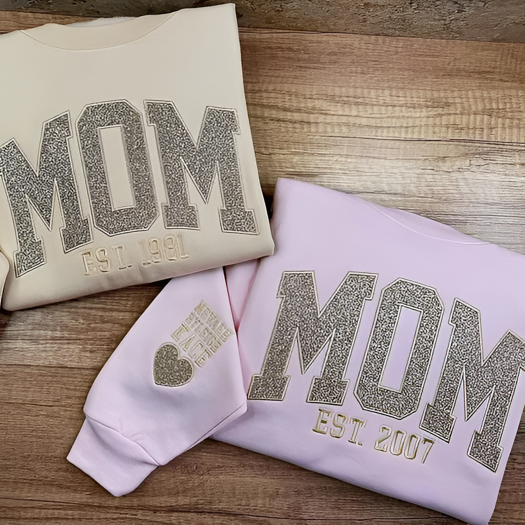 Personalized MAMA Sweatshirt With Glitter Print And Name Detail