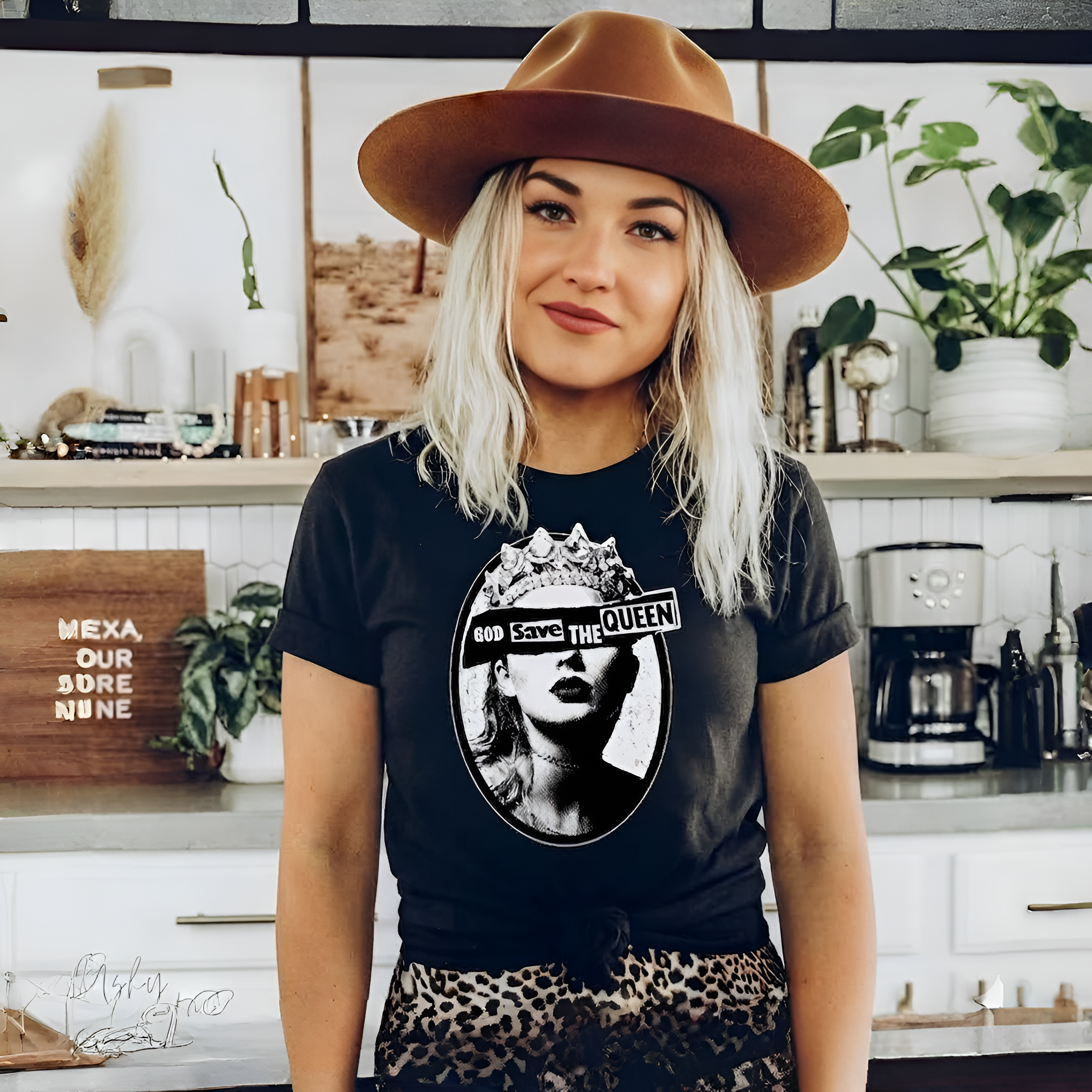 Vintage Music Inspired Crown Graphic Casual T Shirt