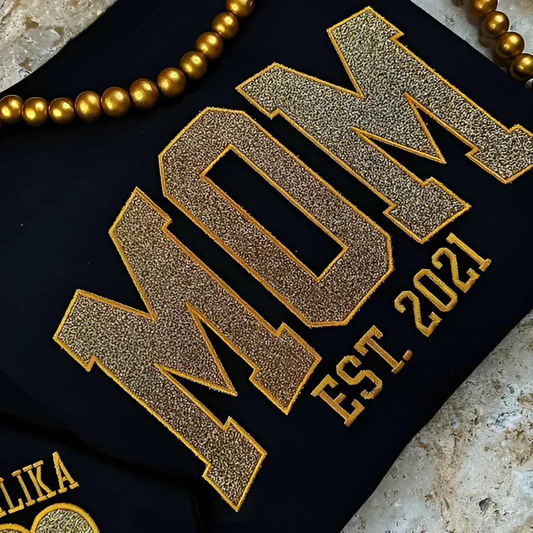 Personalized MAMA Sweatshirt With Glitter Print And Name Detail