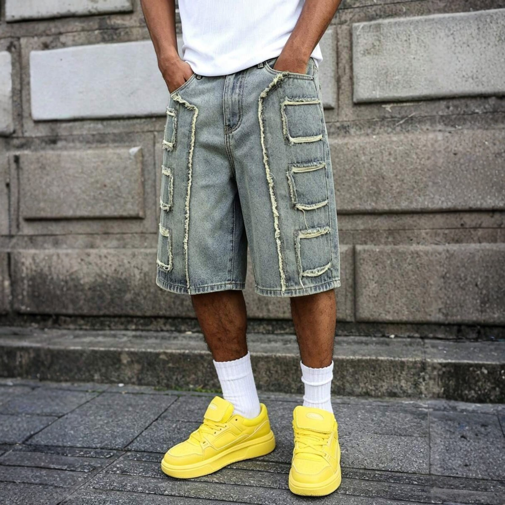 Plain And Frayed Edge Pocket Ripped Fashionable Denim Shorts For Mens