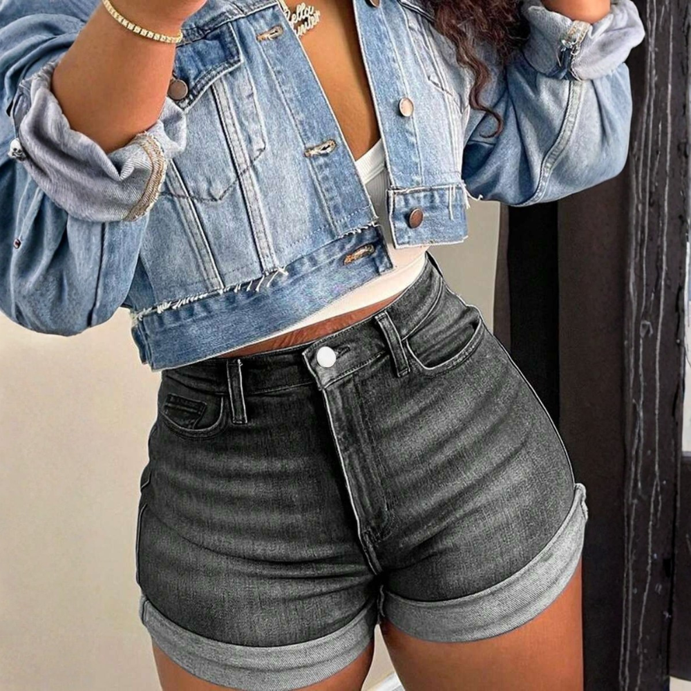 Mid Rise Skinny Fit Denim Shorts With Pocket Detail For Women