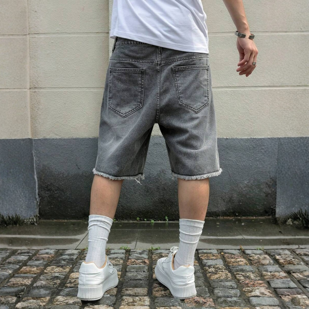 Plain And Frayed Edge Pocket Ripped Fashionable Denim Shorts For Mens