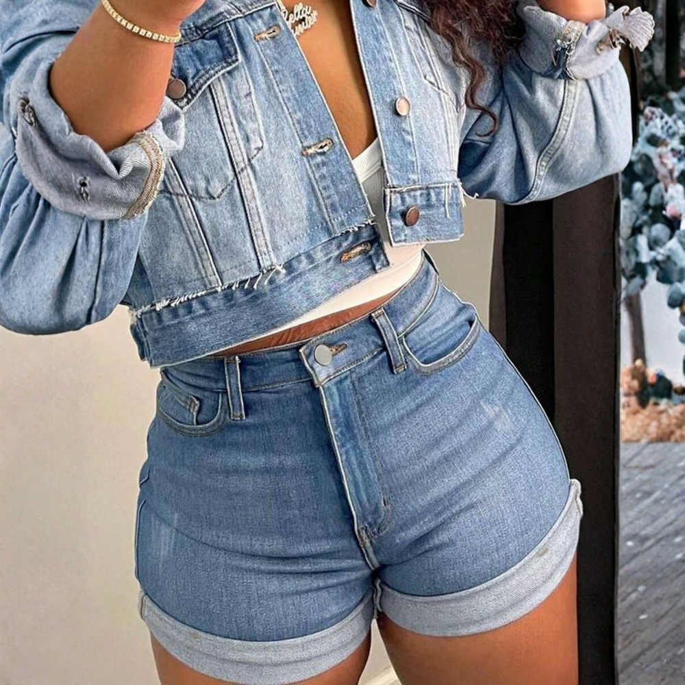 Mid Rise Skinny Fit Denim Shorts With Pocket Detail For Women