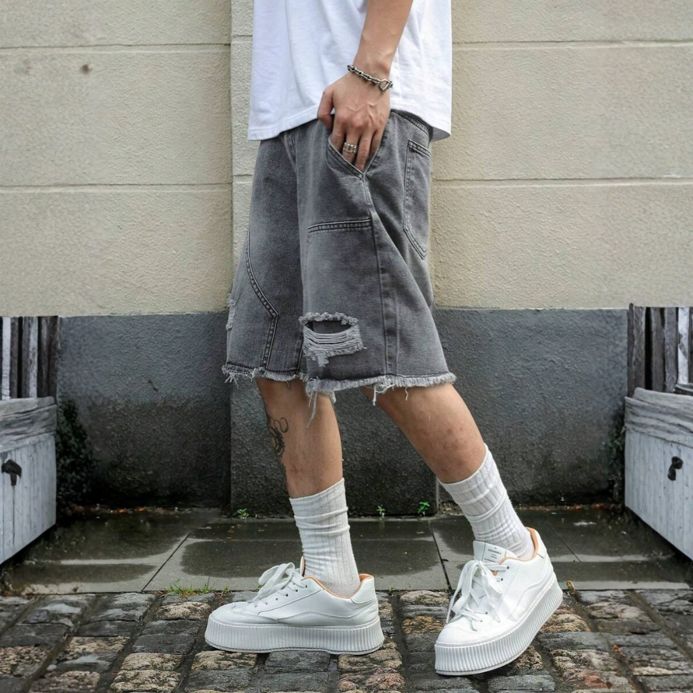 Plain And Frayed Edge Pocket Ripped Fashionable Denim Shorts For Mens